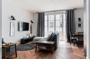 Wide and Bright two bedroom apartment- Via Freguglia